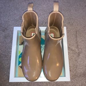 Camel Colored Hunter Chelsea Boot